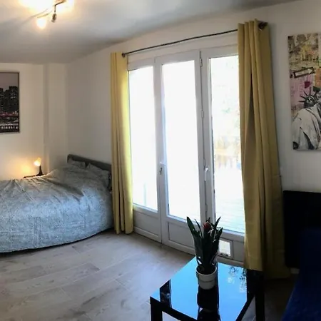 With Terrace Apartamento